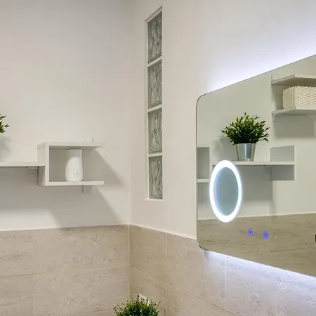 Appartamento Stunning Flat By The Sea And The Airport