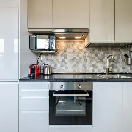 Stunning Flat By The Sea And The Airport Appartamento