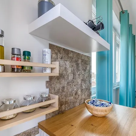 Stunning Flat By The Sea And The Airport