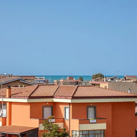 Appartamento Stunning Flat By The Sea And The Airport *